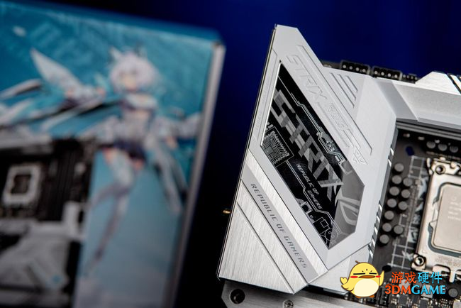 战斗萝莉同款竞装 华硕Z690吹雪主板颜值性能兼备