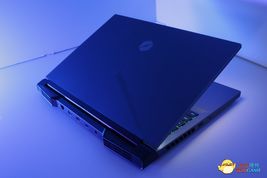 超凡性能怪兽！机械革命蛟龙16高性能游戏本测评