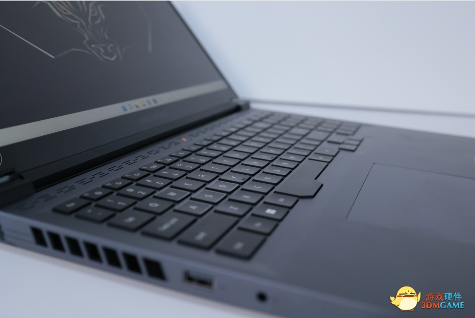 超凡性能怪兽！机械革命蛟龙16高性能游戏本测评