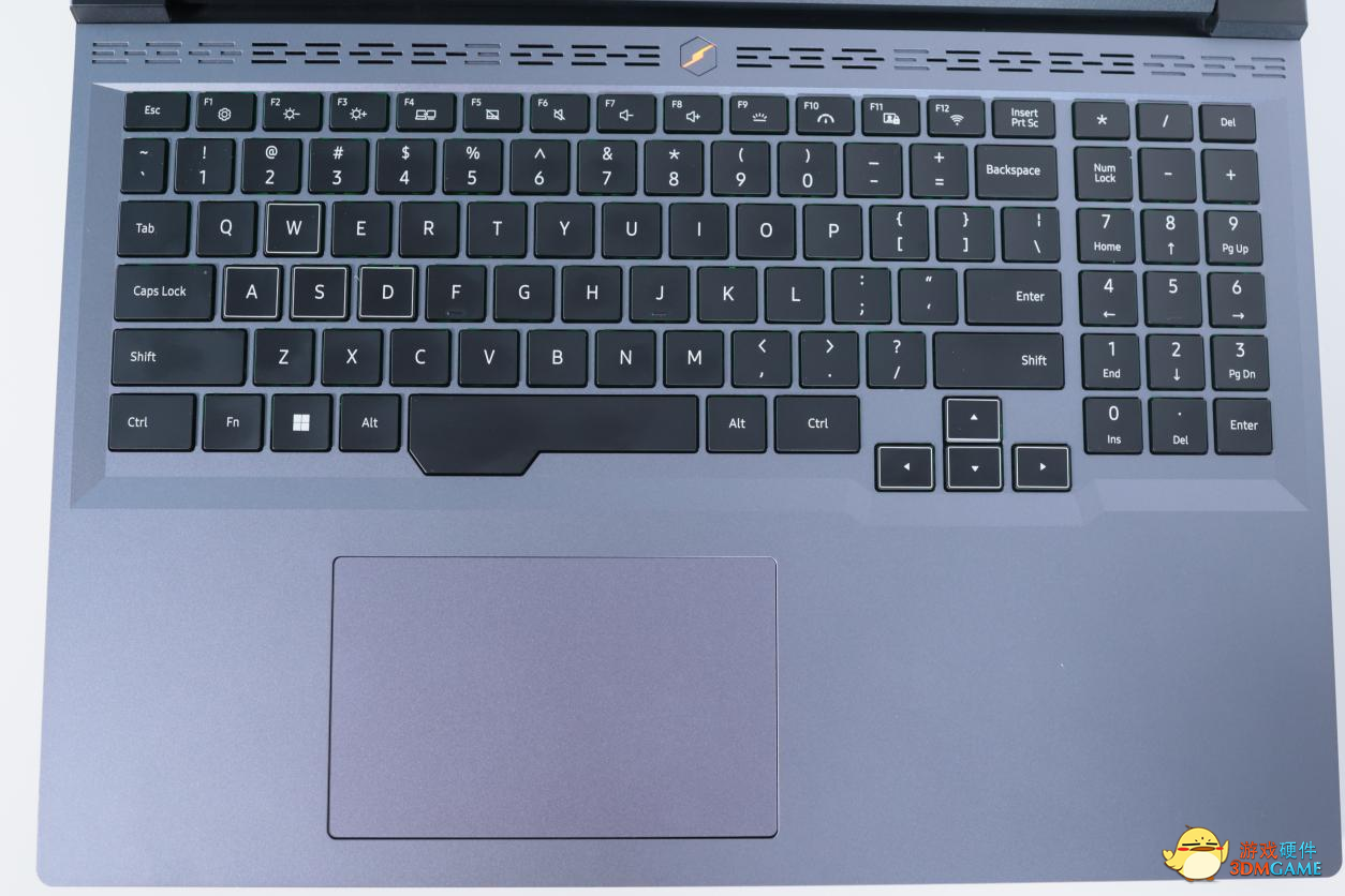 超凡性能怪兽！机械革命蛟龙16高性能游戏本测评