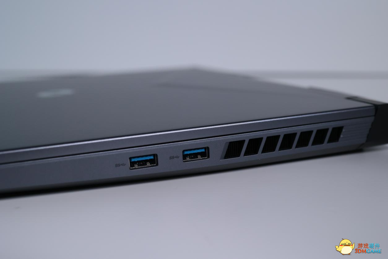 超凡性能怪兽！机械革命蛟龙16高性能游戏本测评