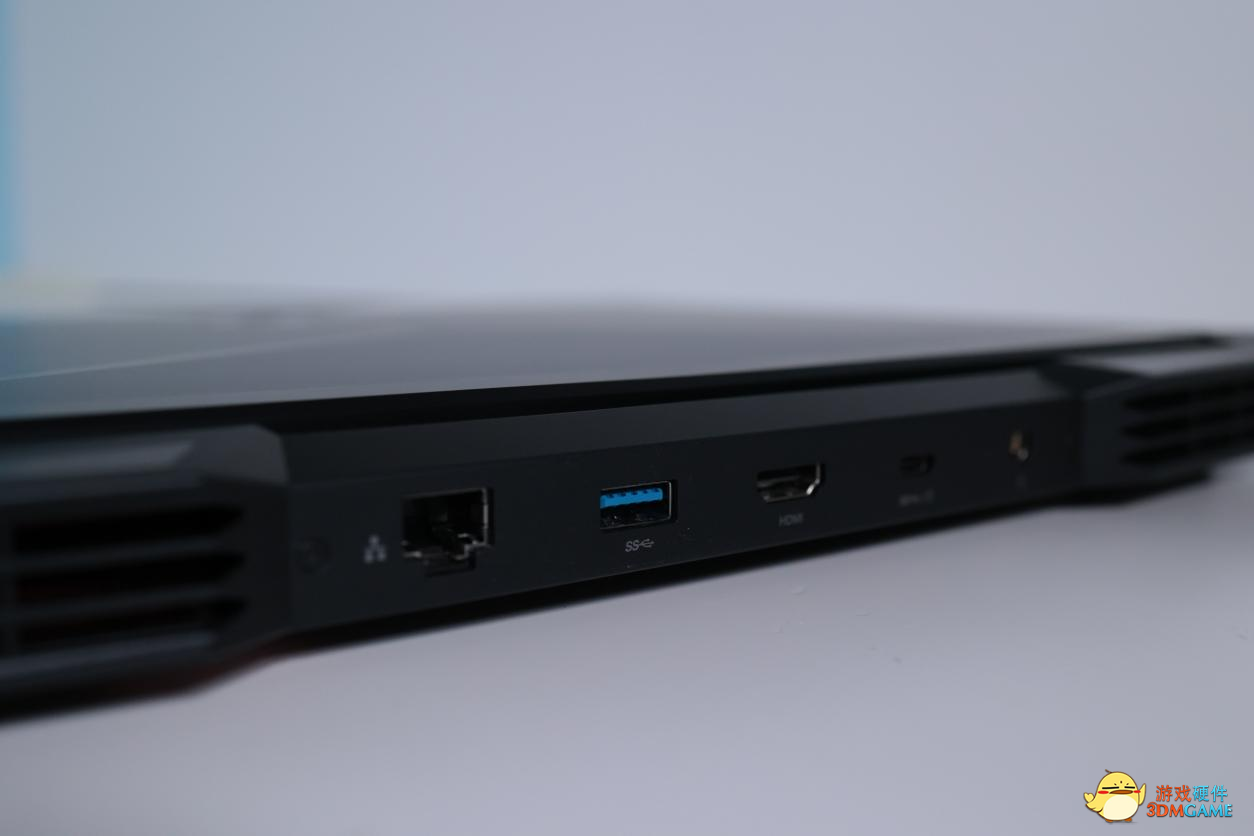 超凡性能怪兽！机械革命蛟龙16高性能游戏本测评