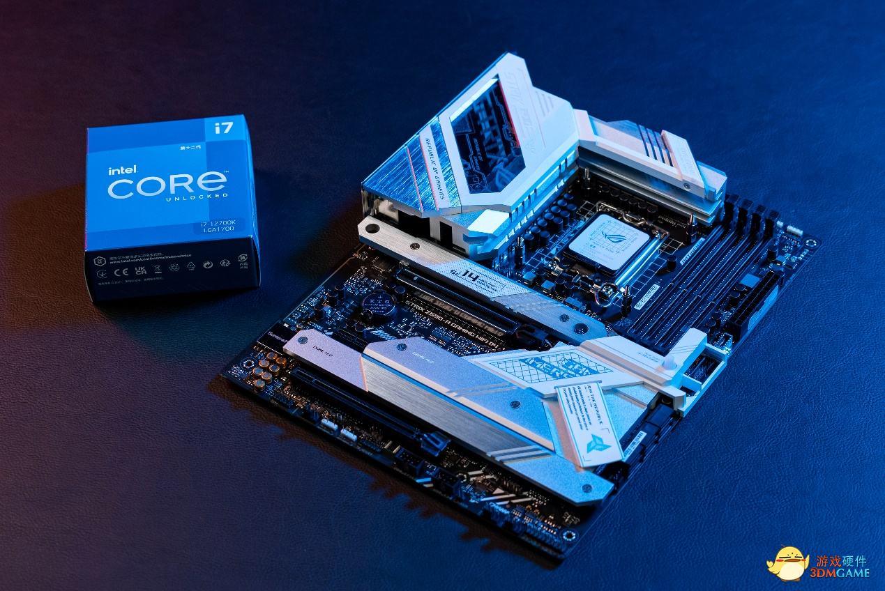 华硕Z690吹雪主板助沫子打造高颜值主机