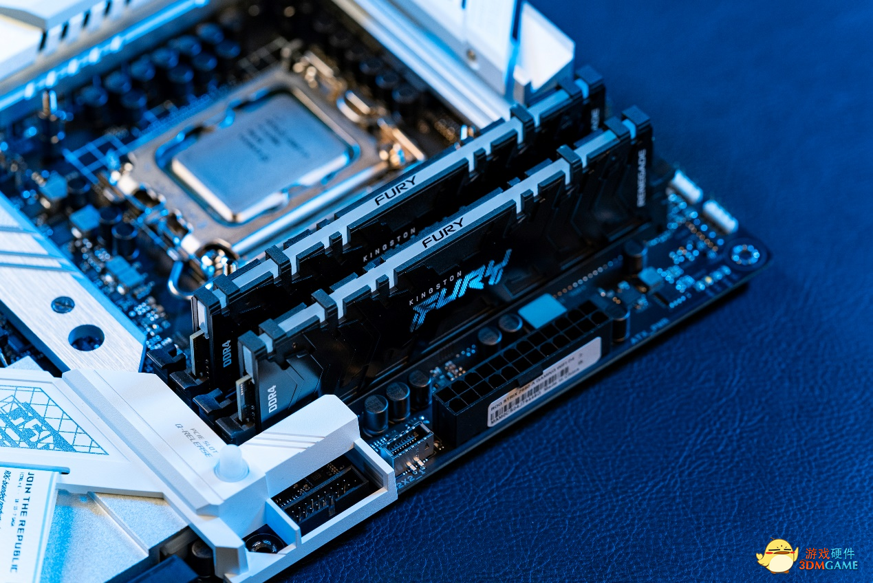 华硕Z690吹雪主板助沫子打造高颜值主机