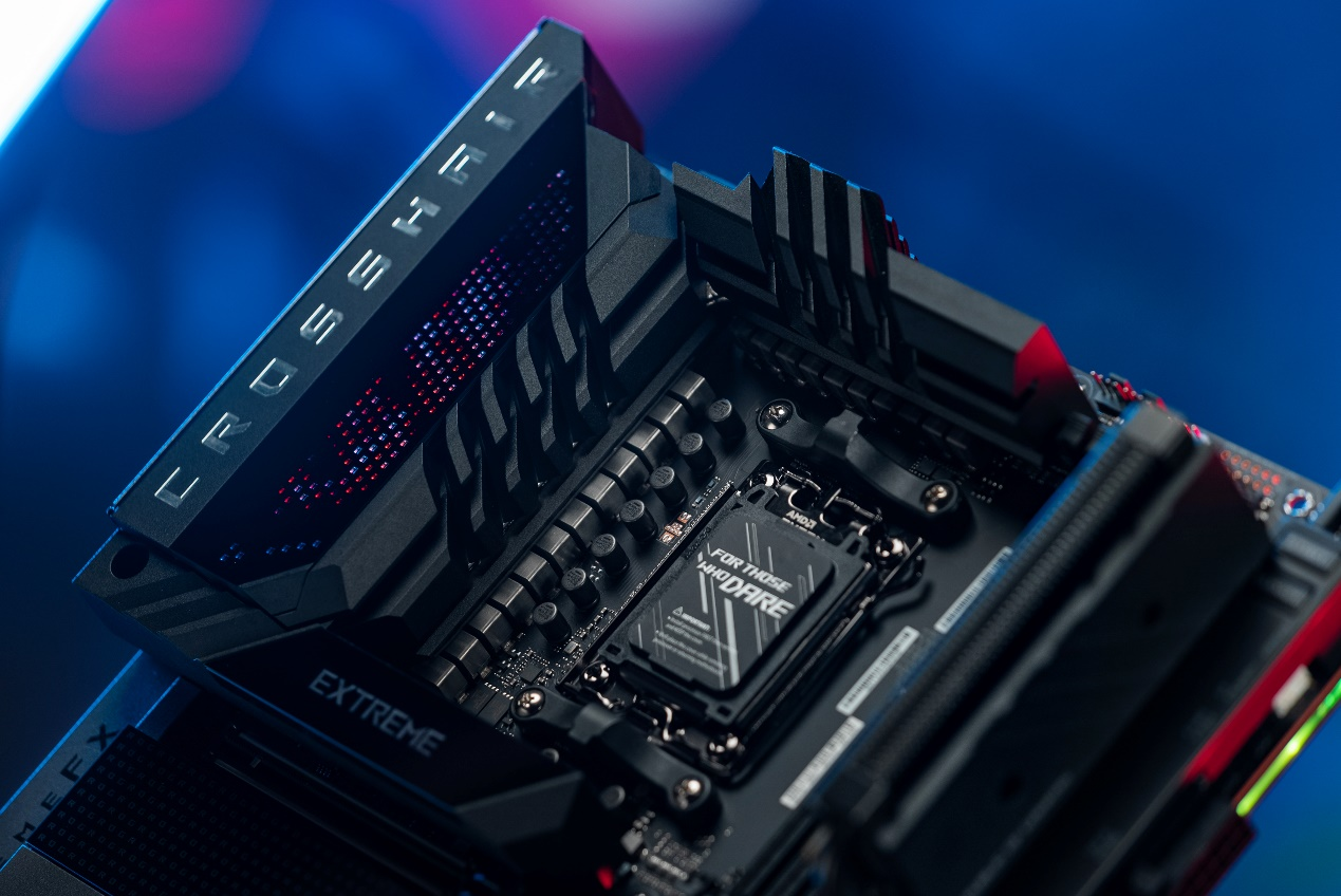 华硕X670E主板5力之巅 性能颜值两开花