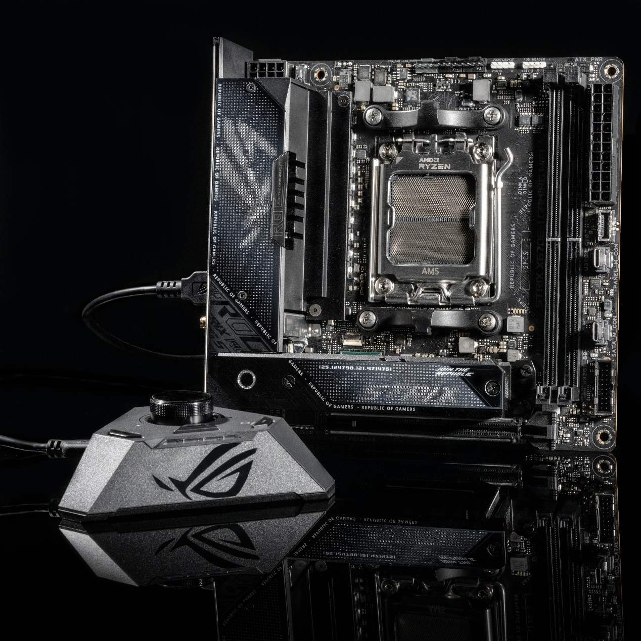 华硕X670E主板5力之巅 性能颜值两开花