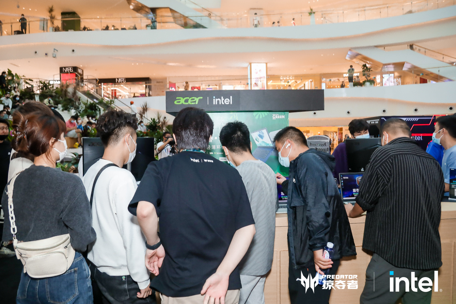 掠夺者超神杯夏季赛圆满收官！冠军捧杯铸就新传奇！