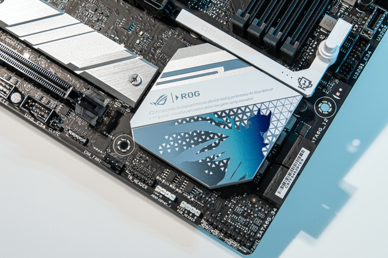 小身材大能量 华硕B760小吹雪D4主板颜值爆表