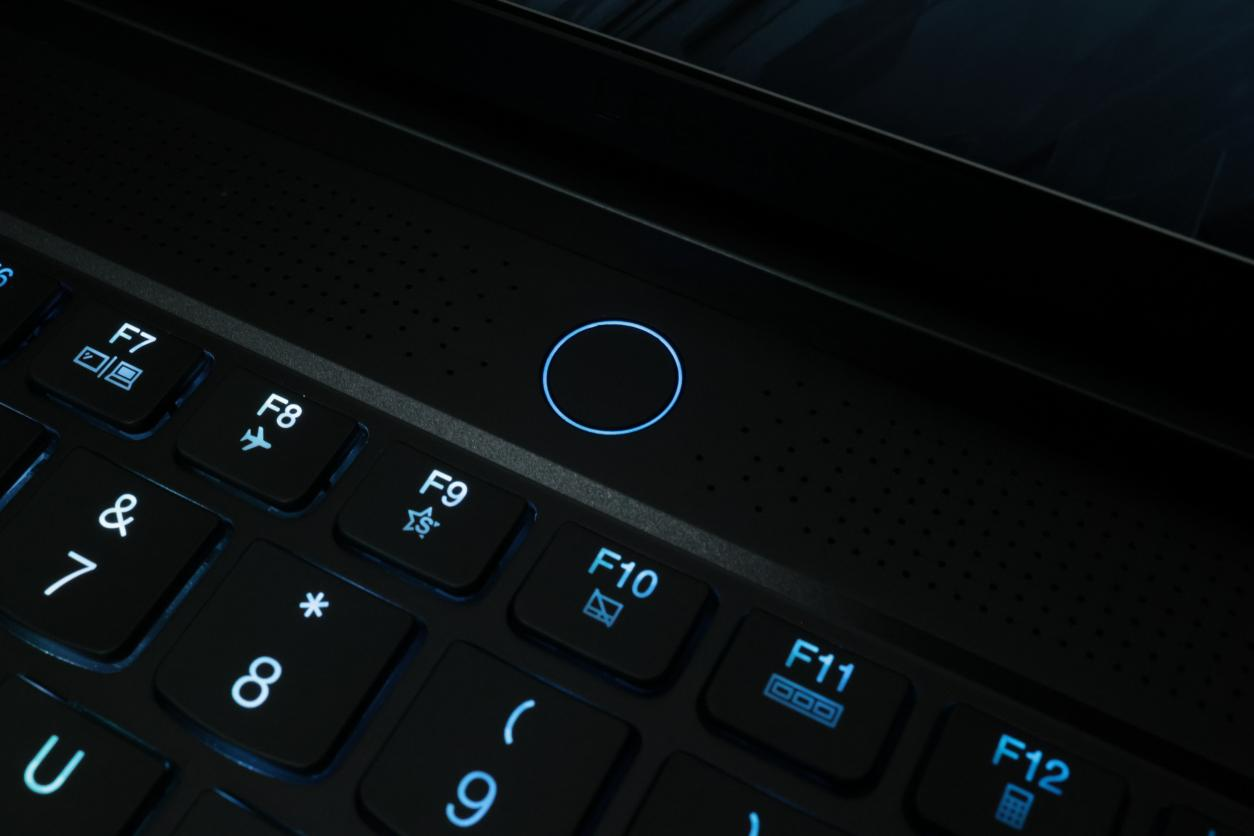 联想拯救者R9000K 2022 超威卓越平台游戏本体验评测：超高性能与颜值双双在线