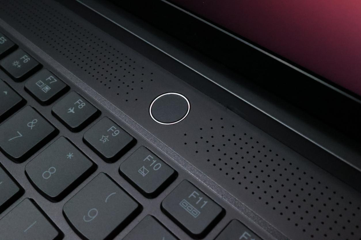 联想拯救者R9000K 2022 超威卓越平台游戏本体验评测：超高性能与颜值双双在线