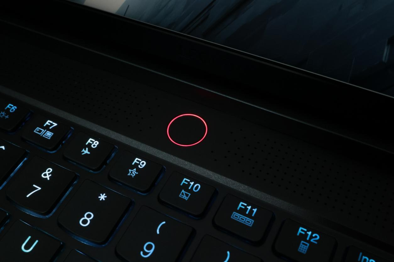 联想拯救者R9000K 2022 超威卓越平台游戏本体验评测：超高性能与颜值双双在线