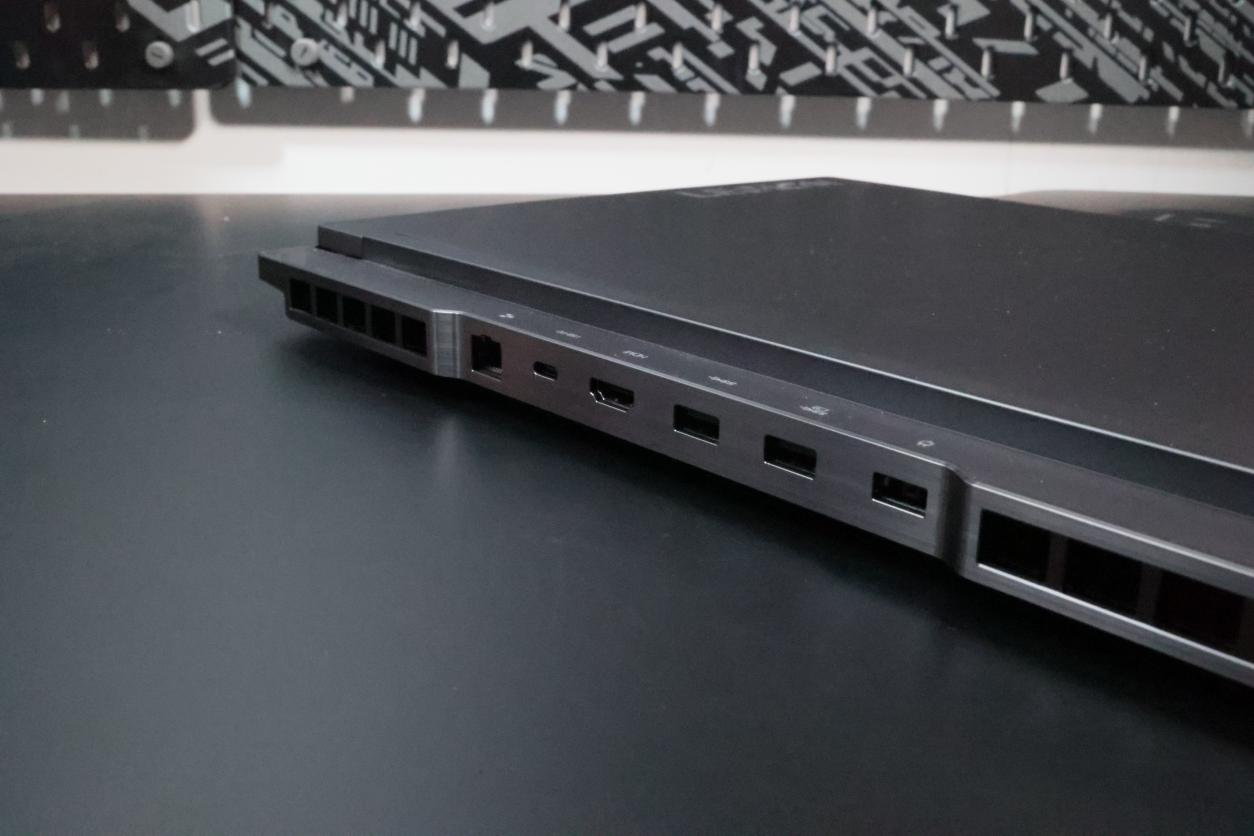 联想拯救者R9000K 2022 超威卓越平台游戏本体验评测：超高性能与颜值双双在线