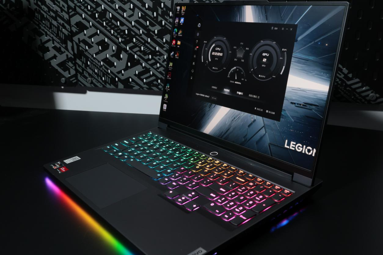 联想拯救者R9000K 2022 超威卓越平台游戏本体验评测：超高性能与颜值双双在线