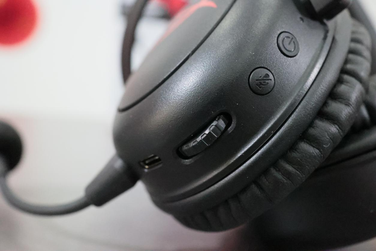 HyperX战斧无线版游戏耳机：沉浸真实音效体验，战无不胜攻无不克