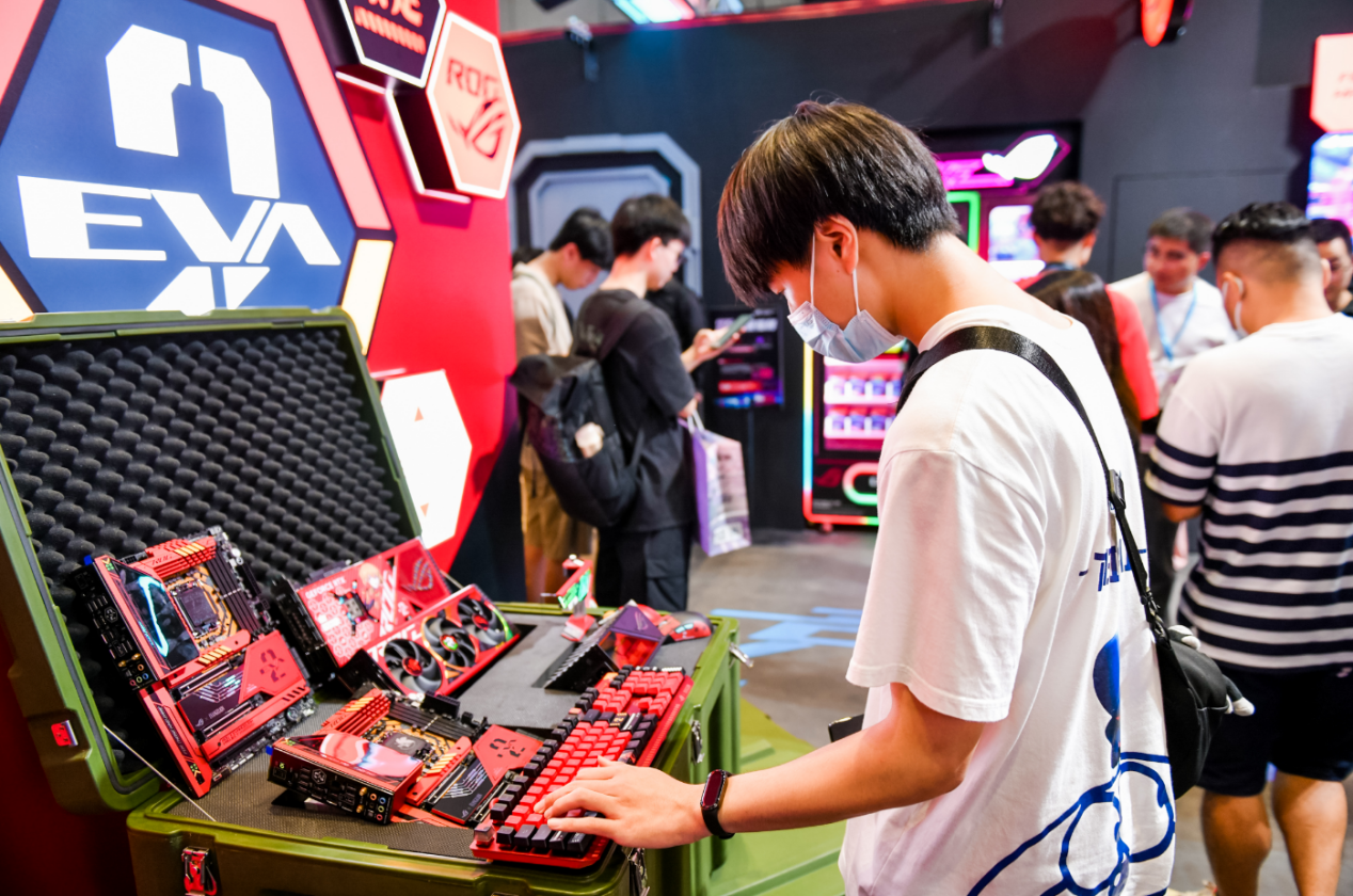 竞化纪元，梦幻联动！ROG×EVA新品发布会登陆BW 2023