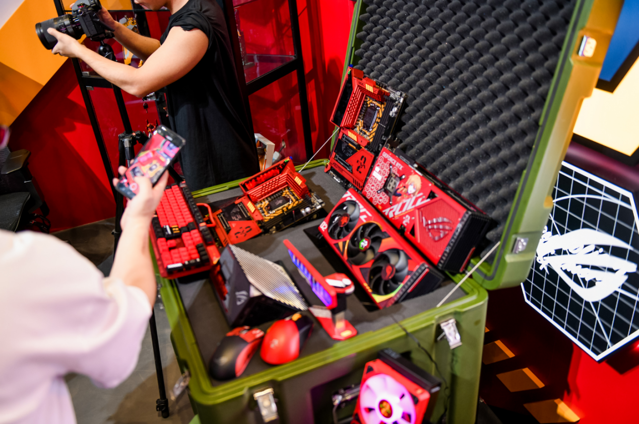 竞化纪元，梦幻联动！ROG×EVA新品发布会登陆BW 2023