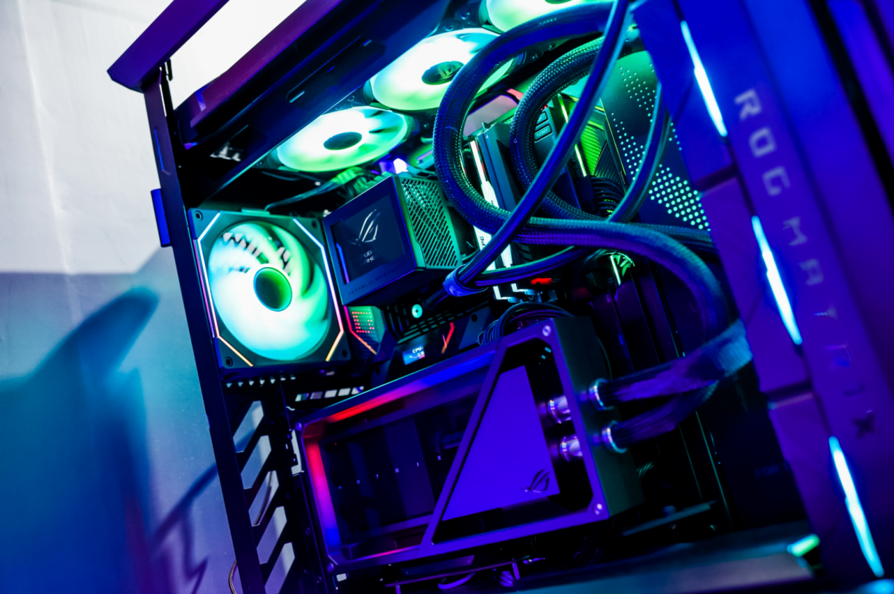 竞化纪元，梦幻联动！ROG×EVA新品发布会登陆BW 2023