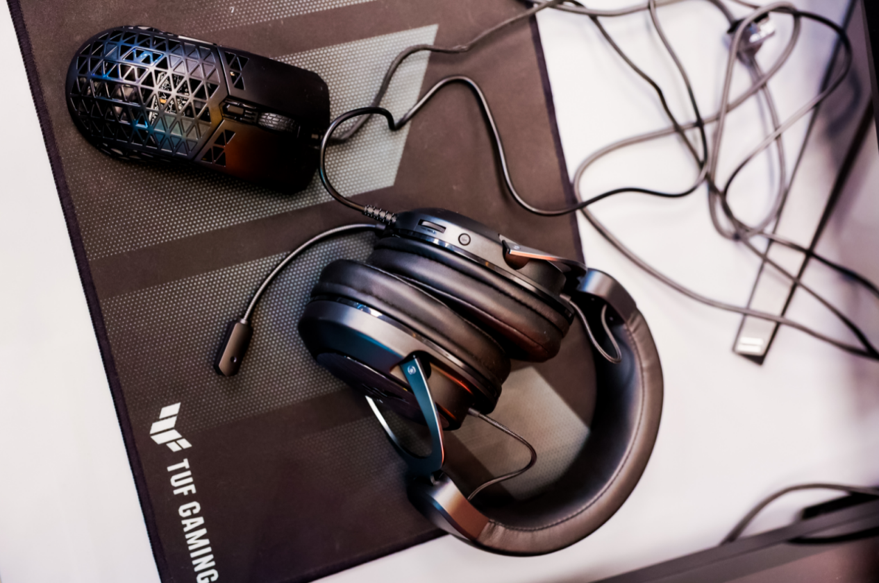 竞化纪元，梦幻联动！ROG×EVA新品发布会登陆BW 2023