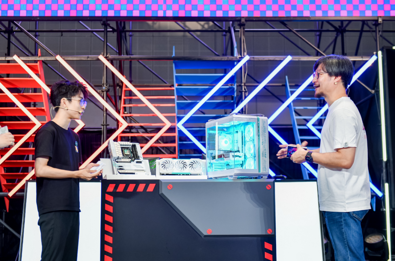 竞化纪元，梦幻联动！ROG×EVA新品发布会登陆BW 2023