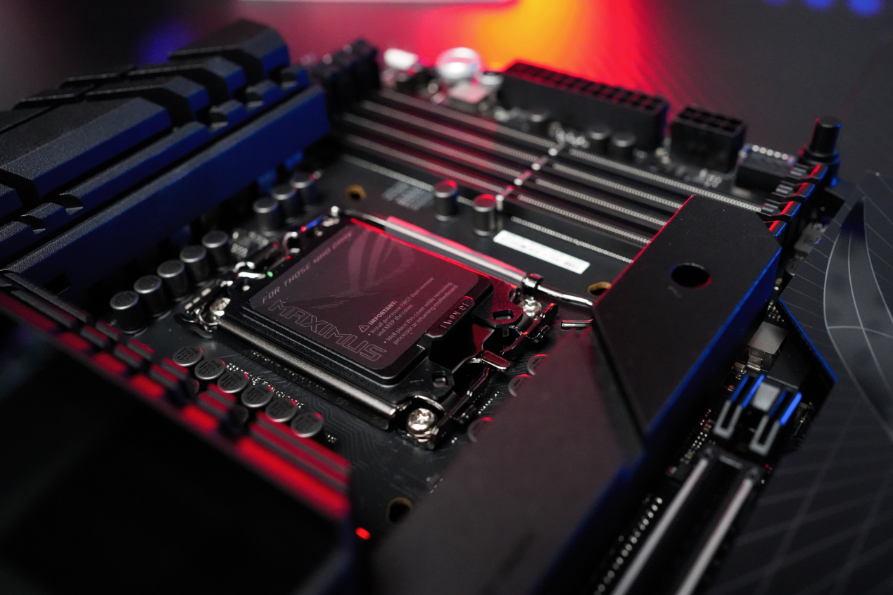 英特尔酷睿第14代处理器i7-14700K首发评测：AI超频，性能无敌