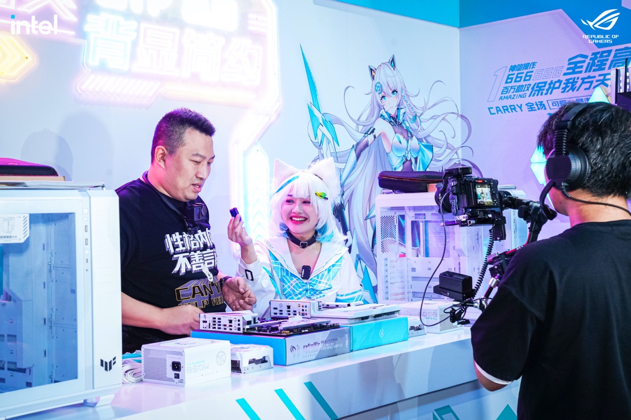 华硕BTF 2.0无线美学 天选背置主板闪耀2023 ROG DAY