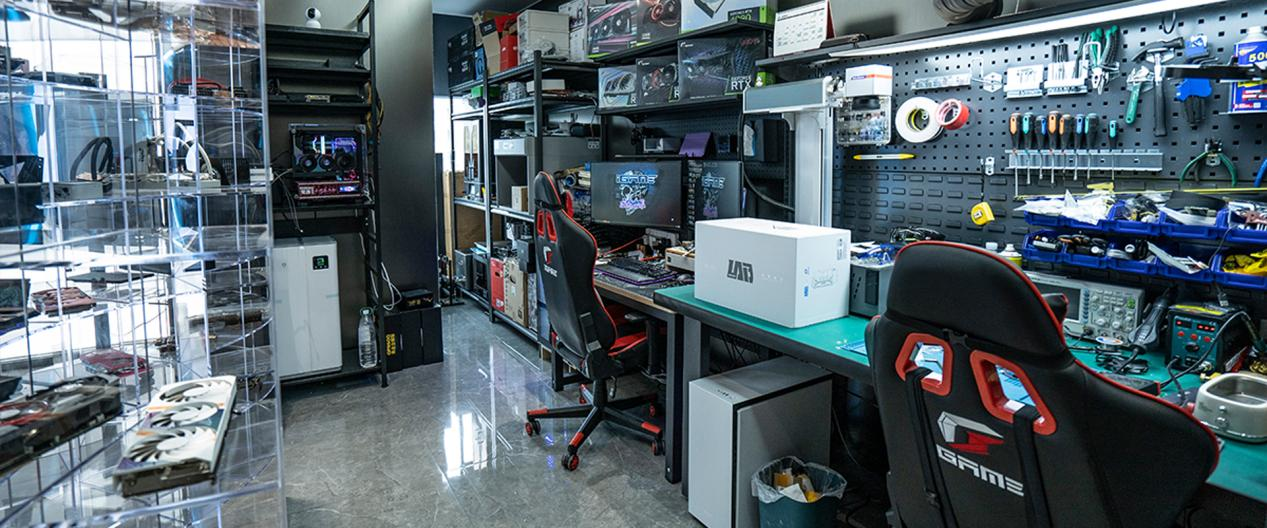 令人心动的圣诞礼物! 把个性刻进显卡的