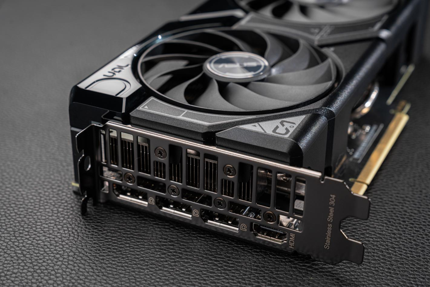 温度相当凉爽！华硕DUAL 4060Ti SSD可扩展M.2显卡