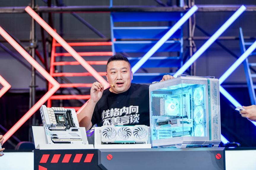 “无线”清爽 华硕将迎BTF背置主板新成员