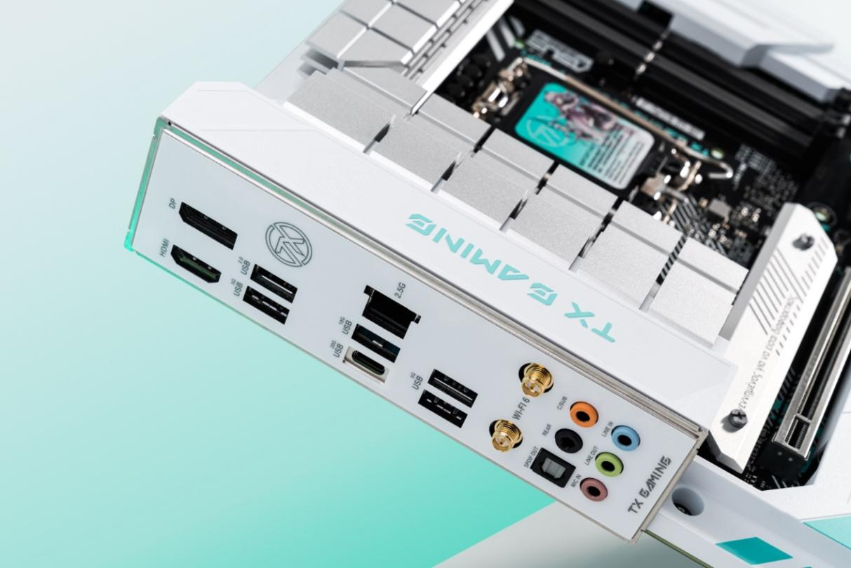 “无线”清爽 华硕将迎BTF背置主板新成员