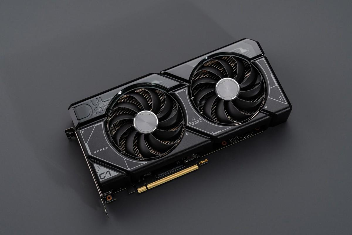 SUPER性能超能打！华硕DUAL RTX4070S显卡2K高帧游戏畅爽玩