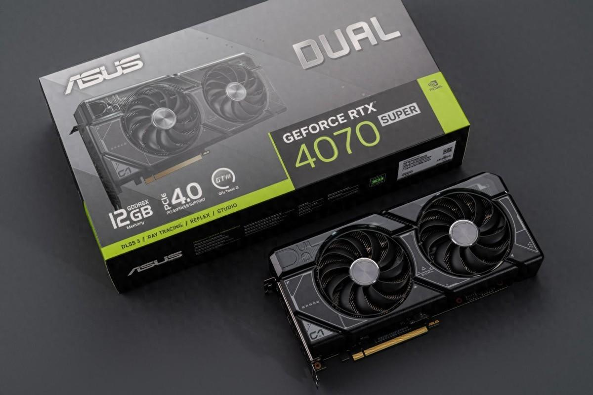 SUPER性能超能打！华硕DUAL RTX4070S显卡2K高帧游戏畅爽玩