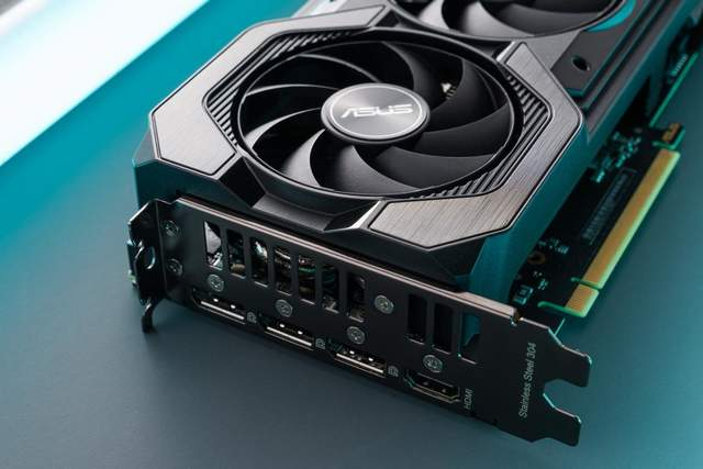 SUPER超能力突破次元壁！华硕巨齿鲨RTX4070 SUPER显卡