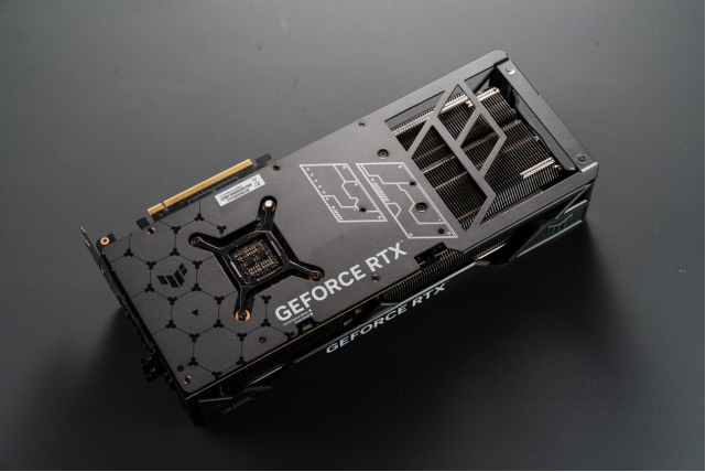 4K游戏超能力！华硕TUF GAMING 4080 SUPER显卡