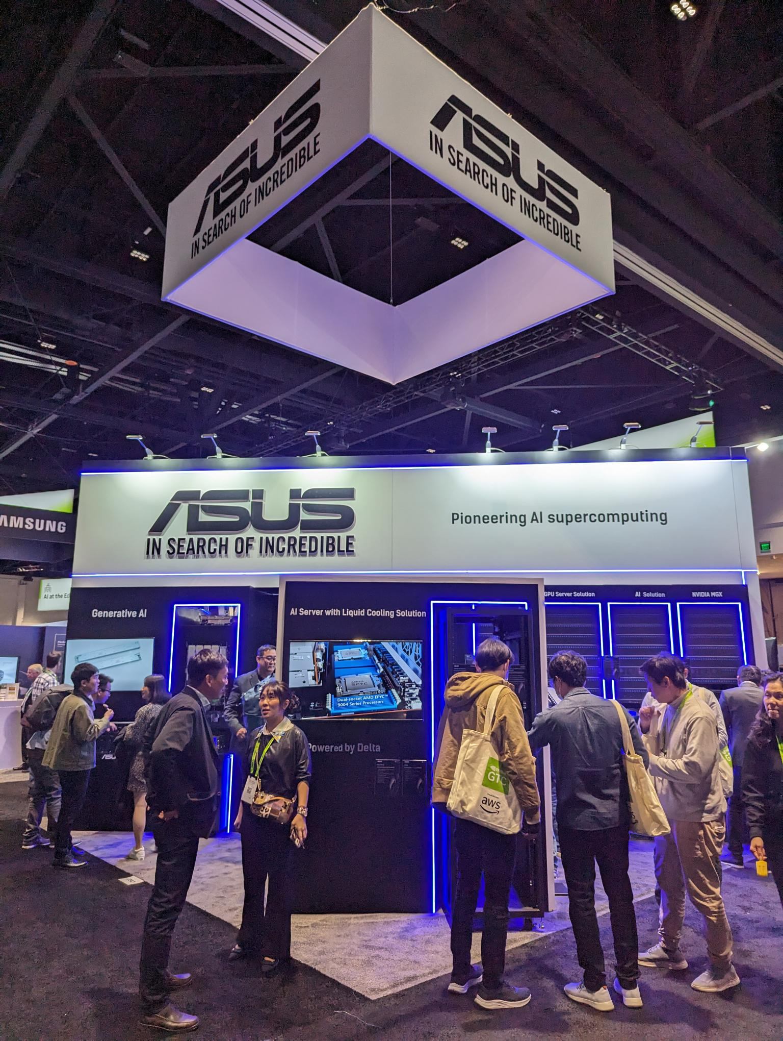 NVIDIA CEO黄仁勋见证华硕MGX系列GPU服务器超能时刻