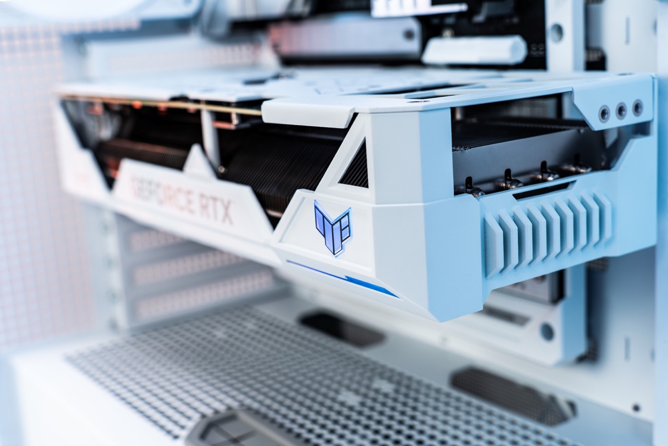 摆脱理线烦恼！TUF GAMING 4070Ti SUPER WHITE背置显卡