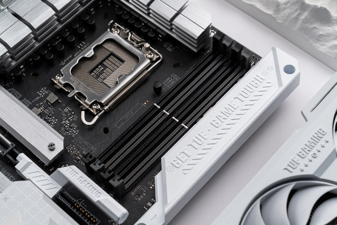 漂流计划 享华硕TUF GAMING BTF2.0背置“无线”乐趣