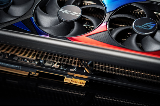 旗舰级背置显卡 ROG STRIX RTX4090D BTF信仰出席