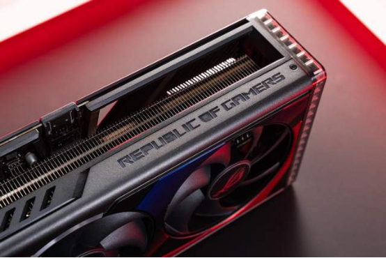 旗舰级背置显卡 ROG STRIX RTX4090D BTF信仰出席