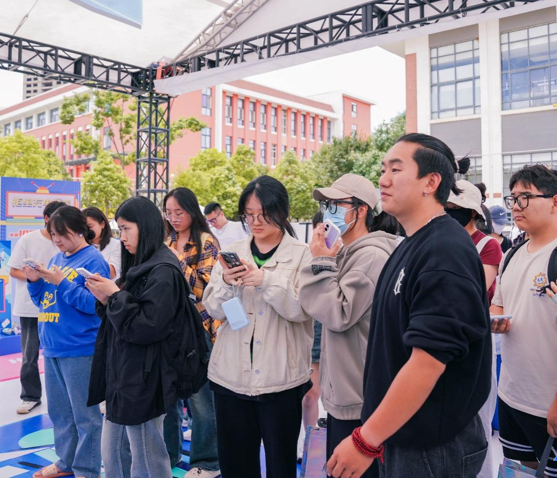 创新科技，拥抱AI时代：索泰全国校园行昆明站成功觉醒