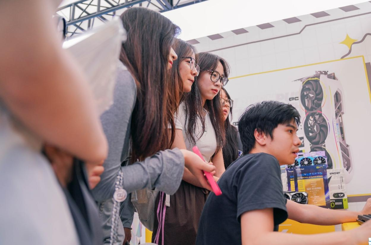 创新科技，拥抱AI时代：索泰全国校园行昆明站成功觉醒