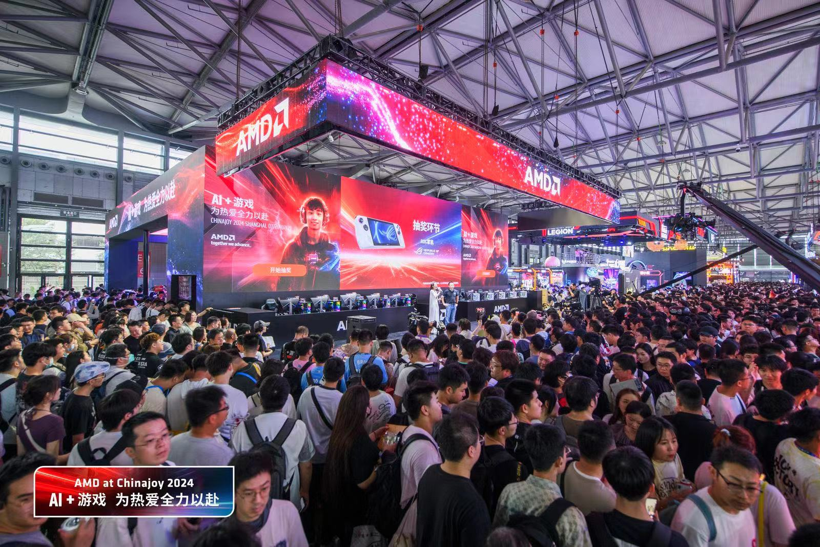 华硕显卡亮相2024ChinaJoy，Tony大叔大秀液氮超频