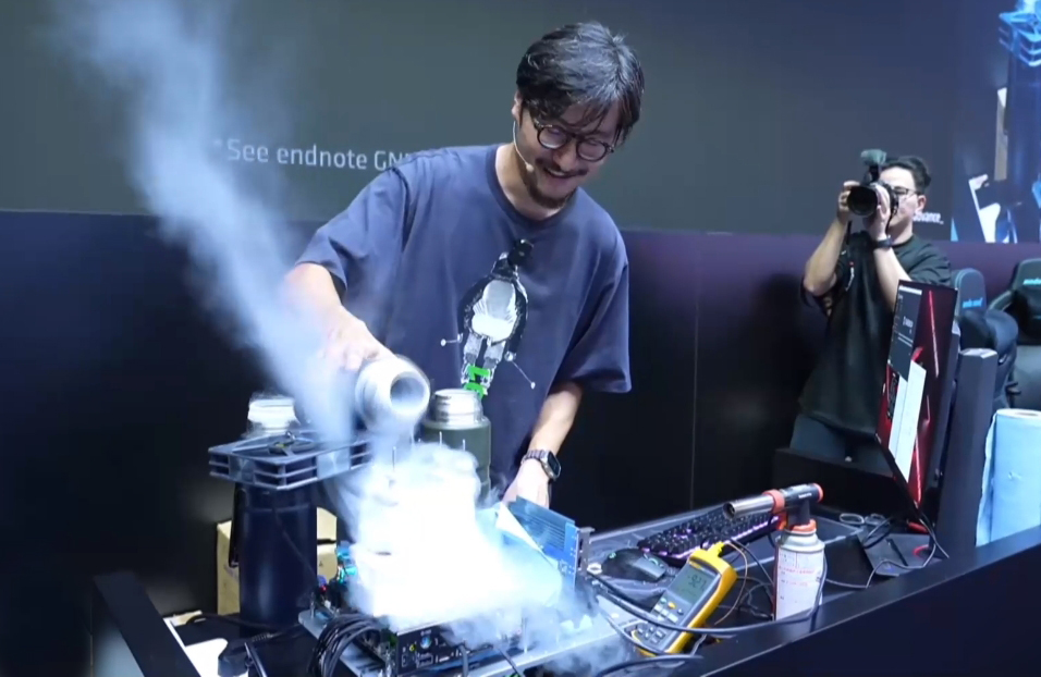 华硕显卡亮相2024ChinaJoy，Tony大叔大秀液氮超频