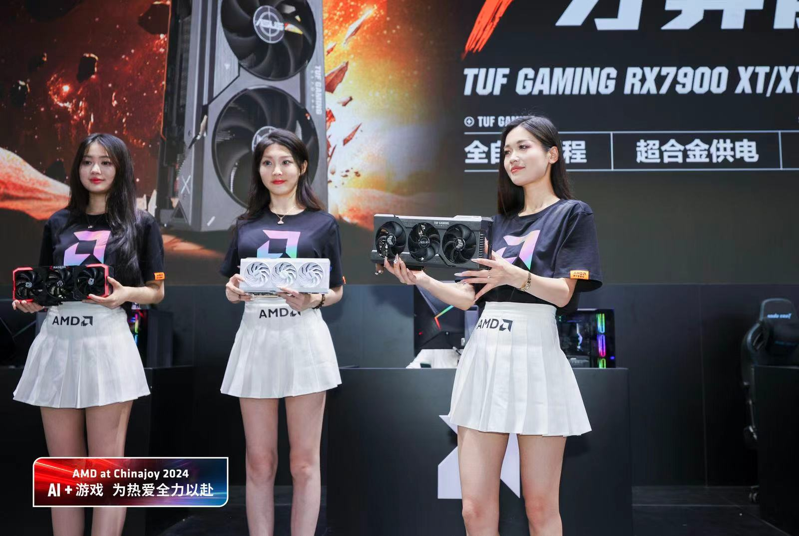 华硕显卡亮相2024ChinaJoy，Tony大叔大秀液氮超频