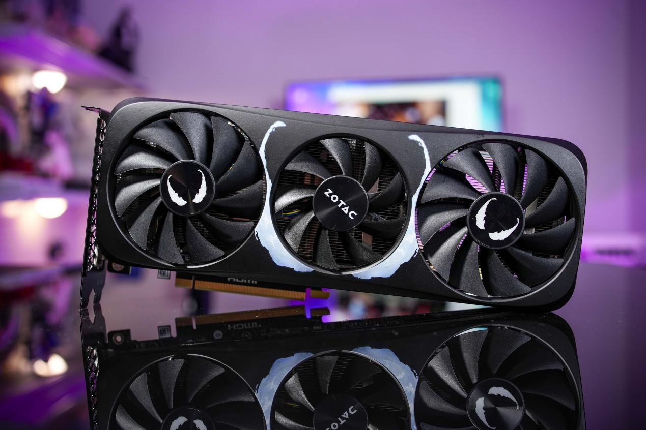 索泰×毒液RTX 4070SUPER联名显卡，与强者共舞