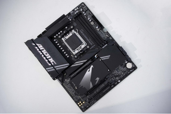 【7900 XTX 魔鹰+X870小雕】AMD整机表现出色，光栅游戏轻松拿捏