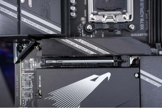 【7900 XTX 魔鹰+X870小雕】AMD整机表现出色，光栅游戏轻松拿捏