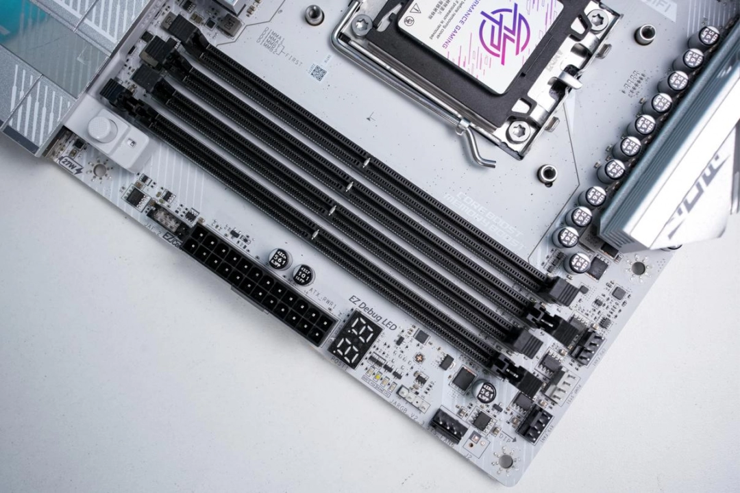 微星 GeForce RTX 5060Ti 16G硬派师评测：更适合ITX的无光百搭显卡