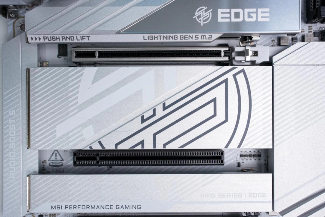 微星 GeForce RTX 5060Ti 16G硬派师评测：更适合ITX的无光百搭显卡