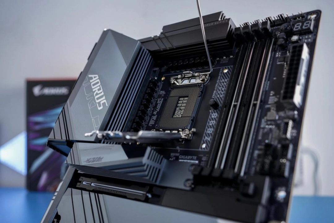 技嘉 Z890 AORUS MASTER超级雕评测：D5黑科技一键降低内存延迟