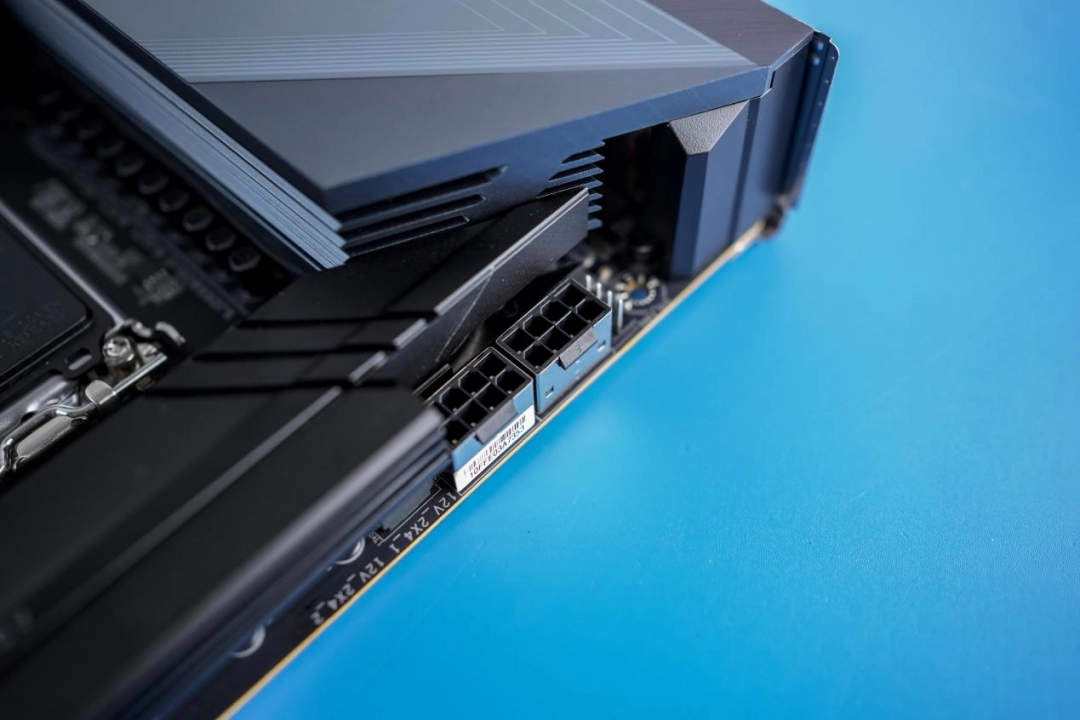 技嘉 Z890 AORUS MASTER超级雕评测：D5黑科技一键降低内存延迟